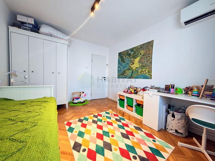 Apartament cu 4 camere semidecomandat, mobilat în Olteniței