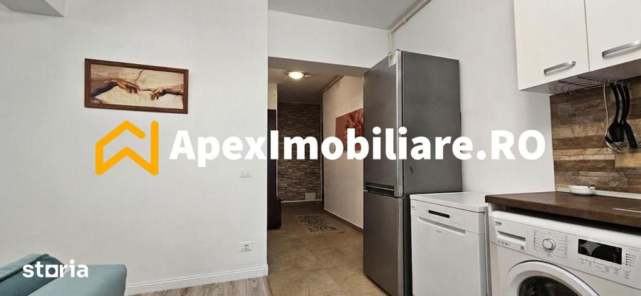 Apartament cu 3 camere semidecomandat în Dămăroaia