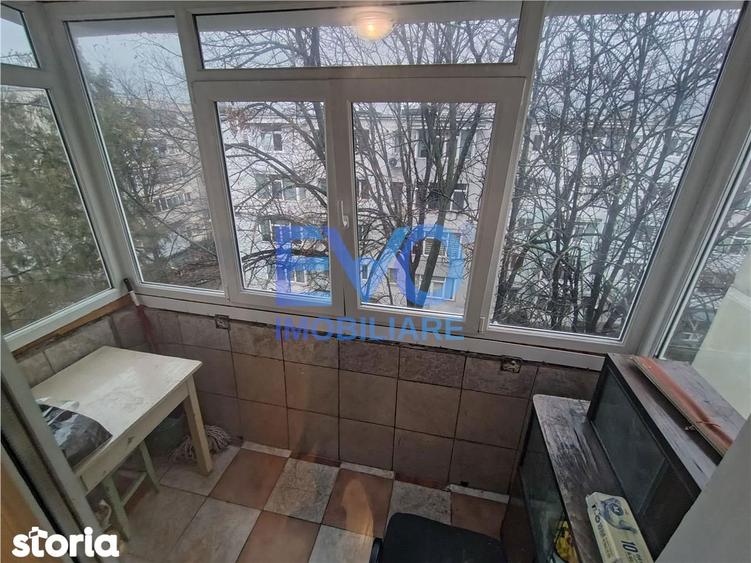 Apartament cu 3 camere semidecomandat în Tătărași