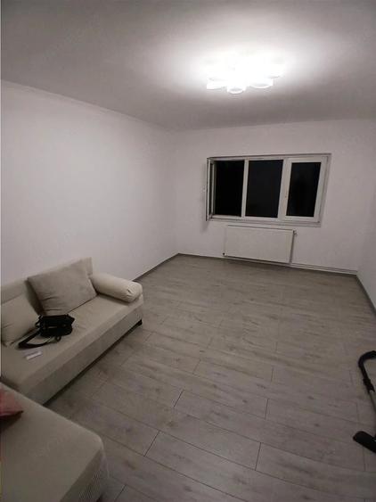 Apartament cu 3 camere decomandat în Lipovei