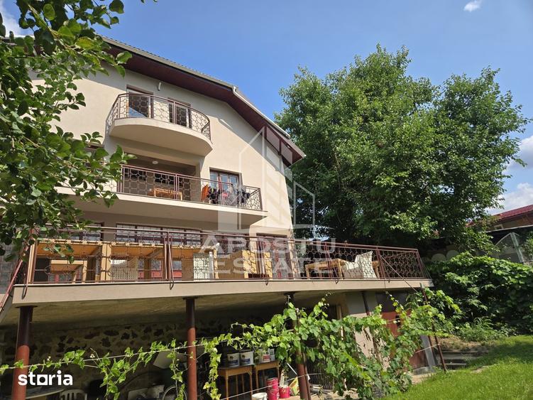 Casă cu 8 camere cu Teren 1140 Mp în Central