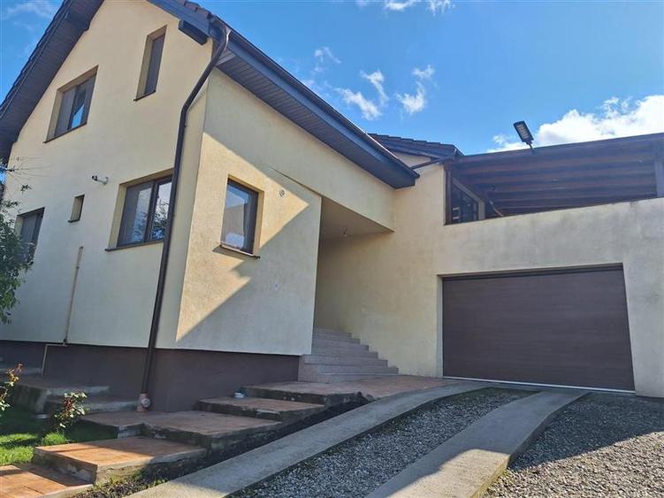 Casă individuală cu 5 camere cu Canalizare în Apahida