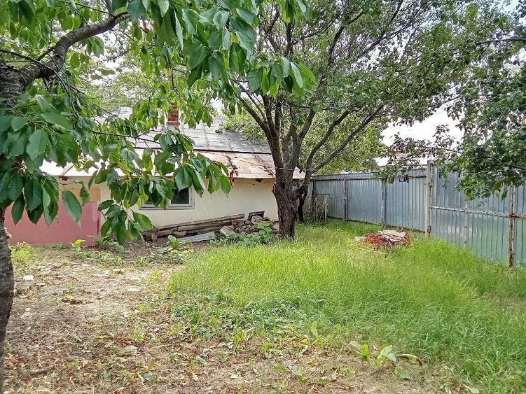 Casă cu Teren 300 Mp în Crucea de Sus