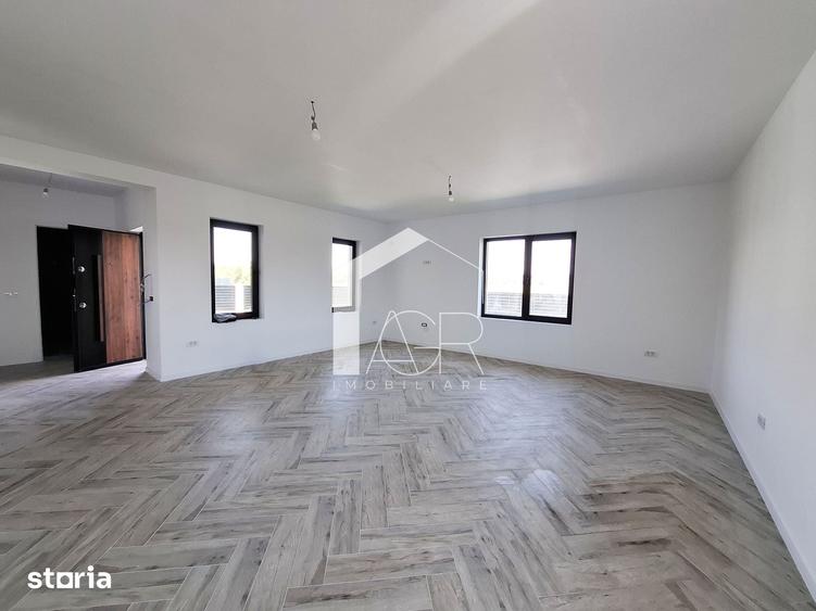 Casă cu 5 camere cu Teren 325 Mp în Păulești
