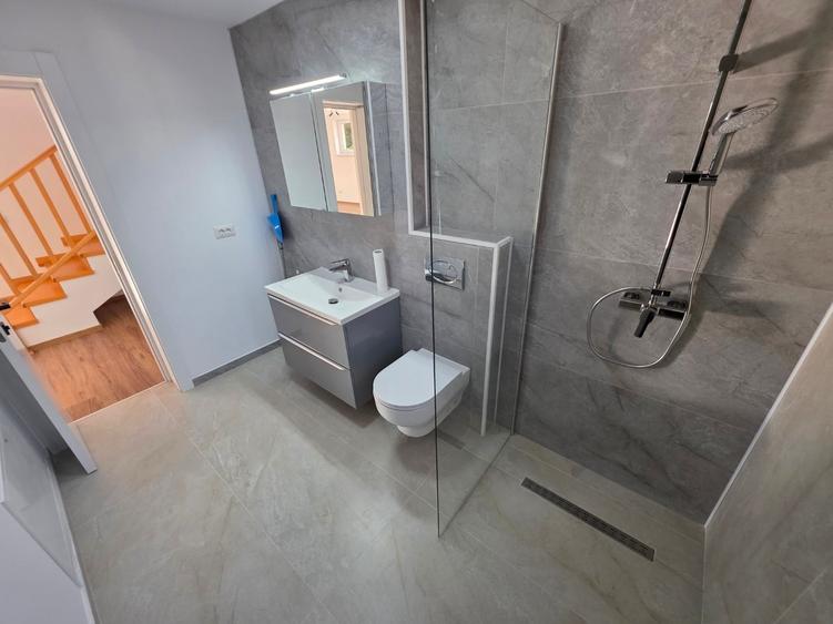 Casă individuală cu 4 camere cu Canalizare în Balotești