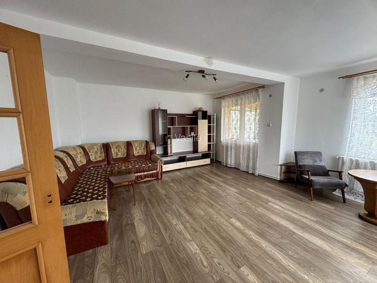 Inchiriez casa cu curte si gradina 3 dormitoare cu terase, living, bucatarie, 2 bai, 160mp, gradina 600mp, fara agentii