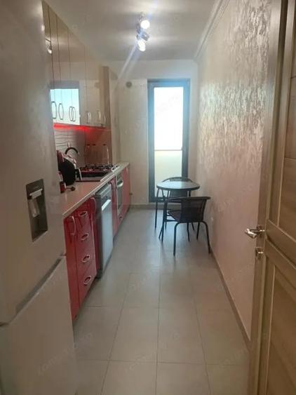 Apartament cu 3 camere decomandat, mobilat în Calea București