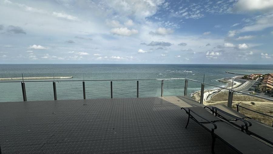 Apartament cu 3 camere decomandat în Palazu Mare