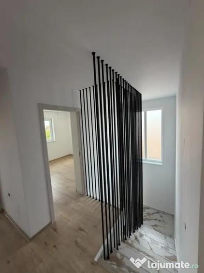 Casă cu 5 camere cu Teren 307 Mp în Malu Mare