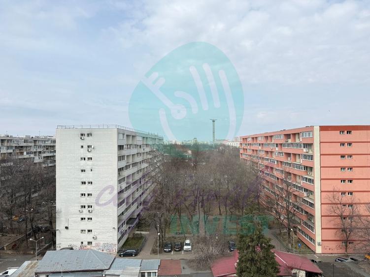 Apartament cu 3 camere semidecomandat în Câmpia Libertății