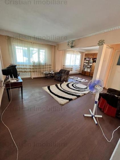 Apartament cu 4 camere semidecomandat în Apollo