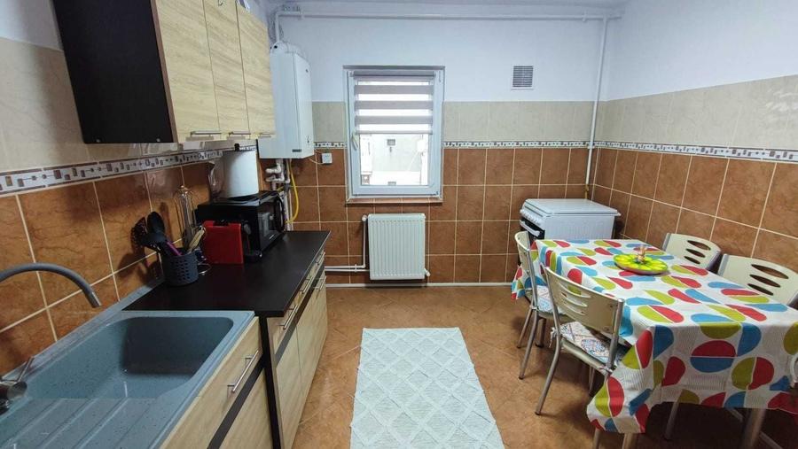 Apartament cu 4 camere decomandat în Inel II