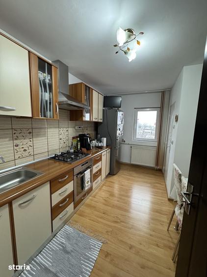 Apartament cu 3 camere decomandat în Central