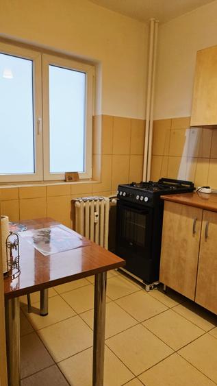 Apartament cu 3 camere decomandat în Drumul Taberei