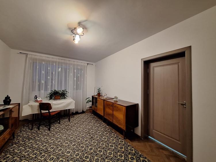 Apartament cu 2 camere decomandat în Delfinariu