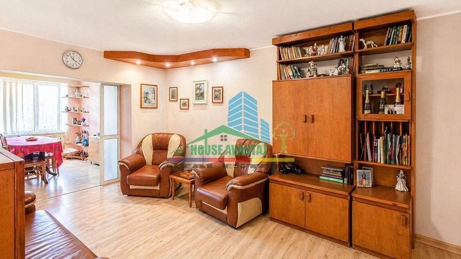 Apartament cu 3 camere decomandat în Central