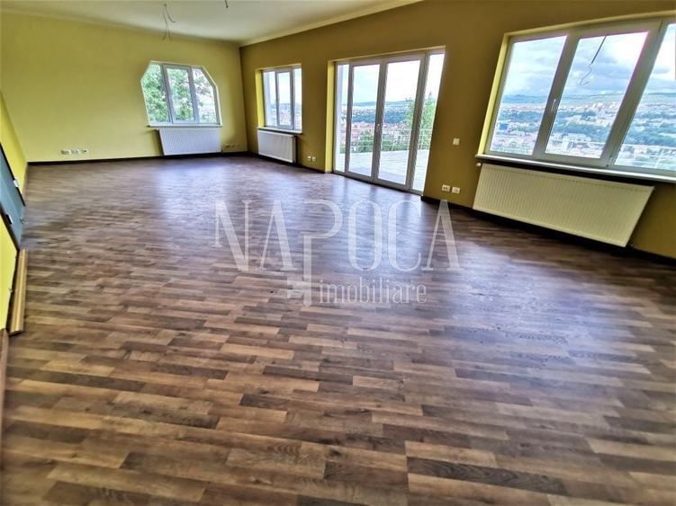 Casă individuală cu 9 camere cu Canalizare în Gruia