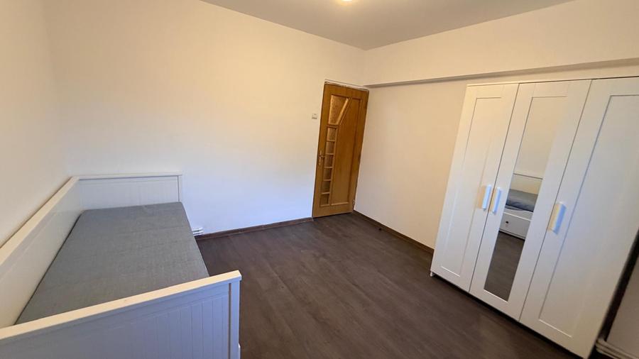 Apartament cu 4 camere semidecomandat în Timpuri Noi
