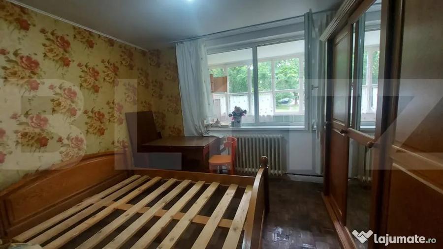 Apartament cu 3 camere semidecomandat în Simeria