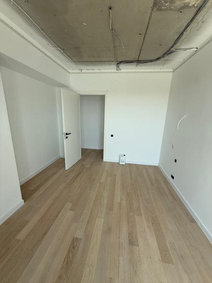 Apartament cu 3 camere semidecomandat în Colentina