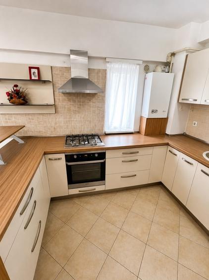 Apartament cu 3 camere în Cetate