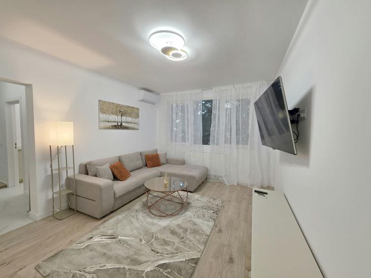 Apartament cu 3 camere semidecomandat în Bucur Obor