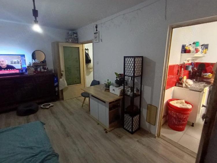 Garsonieră nedecomandată în Girocului