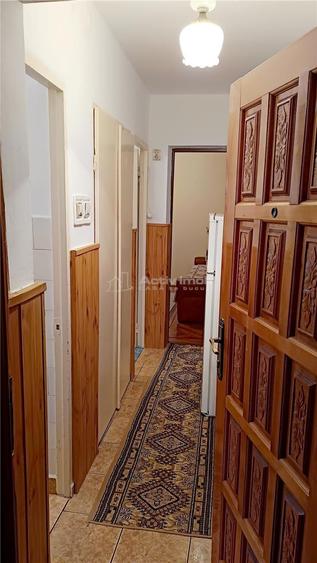 Apartament cu 2 camere semidecomandat în Moldova Nouă