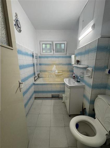 Apartament cu 3 camere semidecomandat în Circumvalațiunii