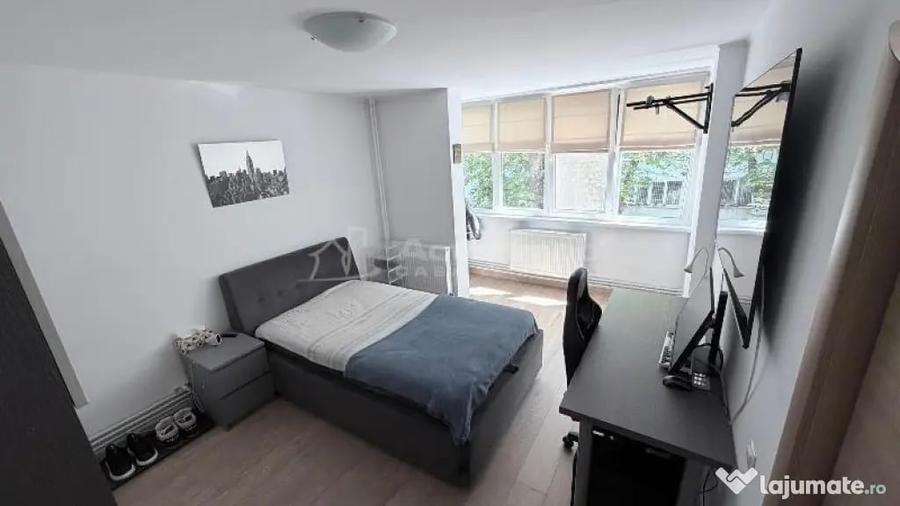 Apartament cu 4 camere decomandat în Drumul Taberei