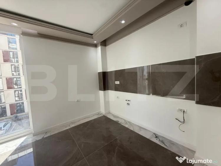 Apartament cu 3 camere semidecomandat în Torontalului