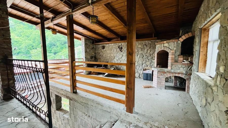 Casă cu 4 camere cu Teren 240 Mp în Central