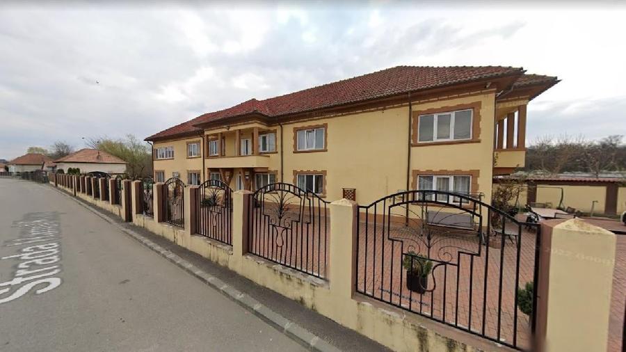 Casă individuală cu 6 camere cu Teren 1385 Mp în Nisipului