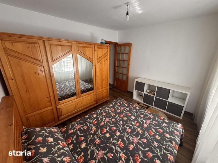Apartament cu 3 camere decomandat în Craiovița Nouă
