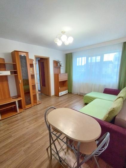 Apartament cu 3 camere semidecomandat în Central