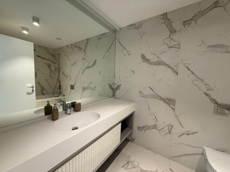 Apartament cu 4 camere semidecomandat, mobilat în Herăstrău