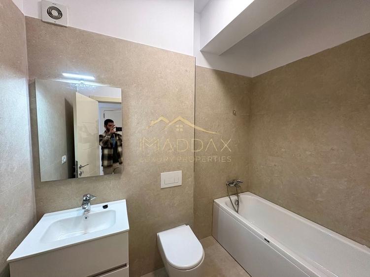 Apartament cu 3 camere semidecomandat, mobilat în Băneasa