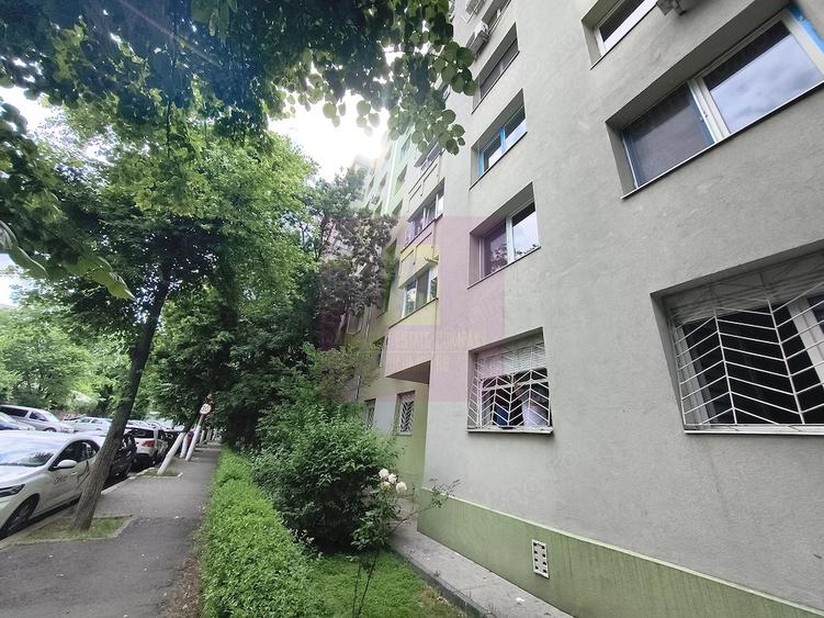 Apartament cu 3 camere decomandat, mobilat în Colentina