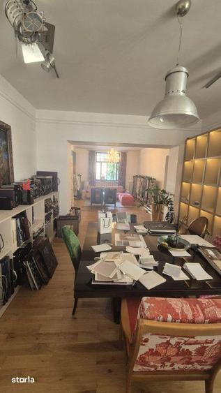 Apartament cu 5 camere decomandat în Moșilor
