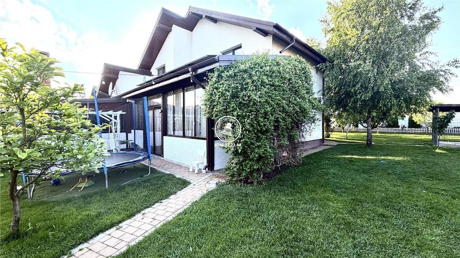 Casă cu 5 camere decomandat cu Garaj în Aroneanu