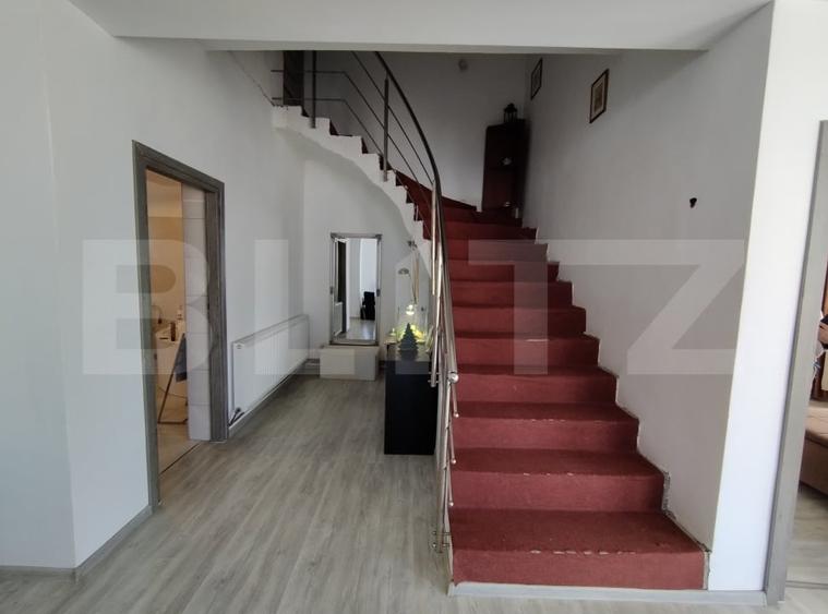 Casă individuală cu 6 camere cu Canalizare în Cârcea