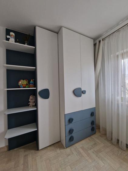 Apartament cu 4 camere decomandat în Aviației