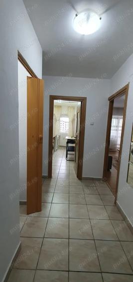 Garsonieră decomandată în Tei