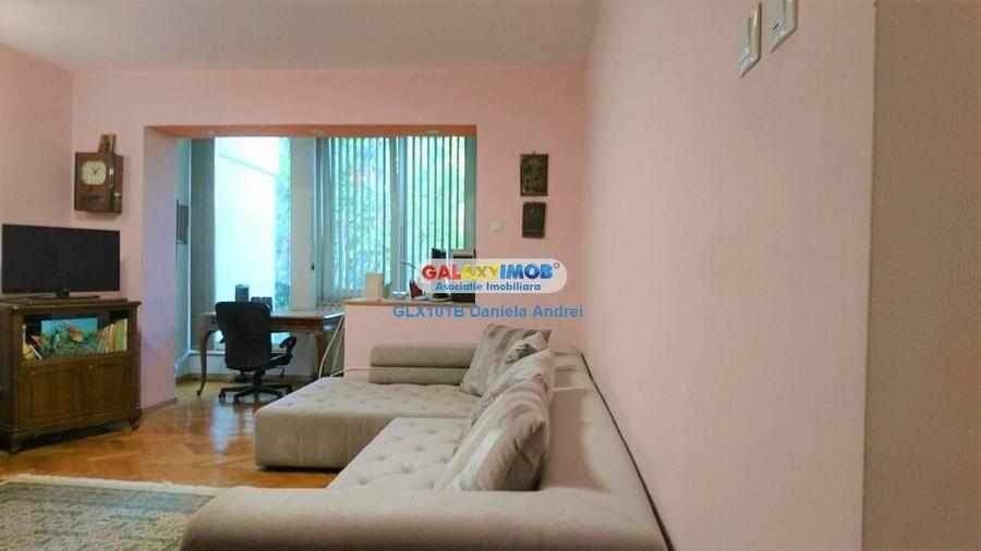 Apartament cu 3 camere decomandat, mobilat în Pajura
