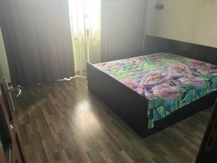 Apartament cu 3 camere semidecomandat în Mihai Bravu