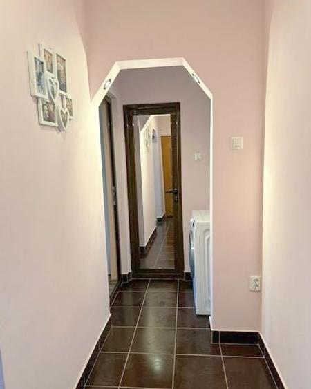 Apartament cu 3 camere semidecomandat, mobilat în Micro 38