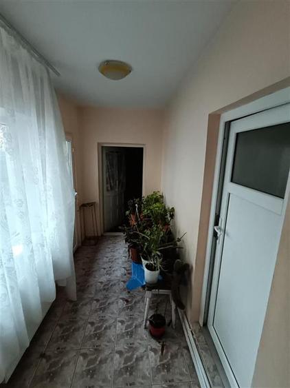 Casă individuală cu 6 camere cu Canalizare în Central