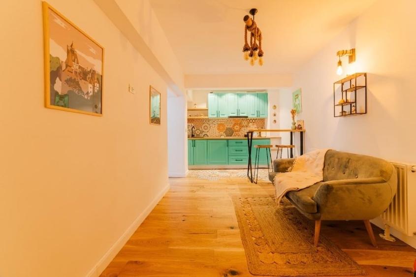 Apartament cu 2 camere semidecomandat, mobilat în Centrul Istoric