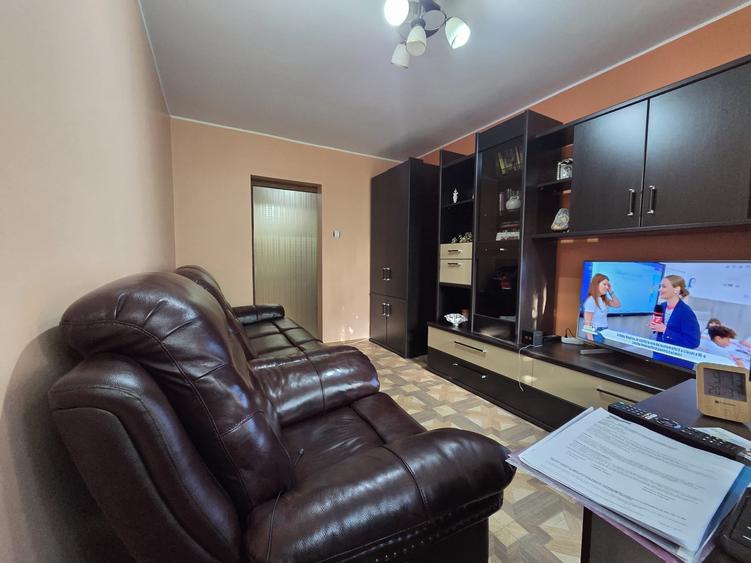 Apartament cu 2 camere decomandat în Micro 13