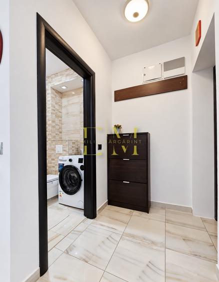 Apartament cu 3 camere semidecomandat în Tractorul